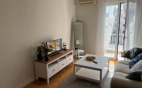 Beautiful 2-Bedroom Apartment Close To Metro